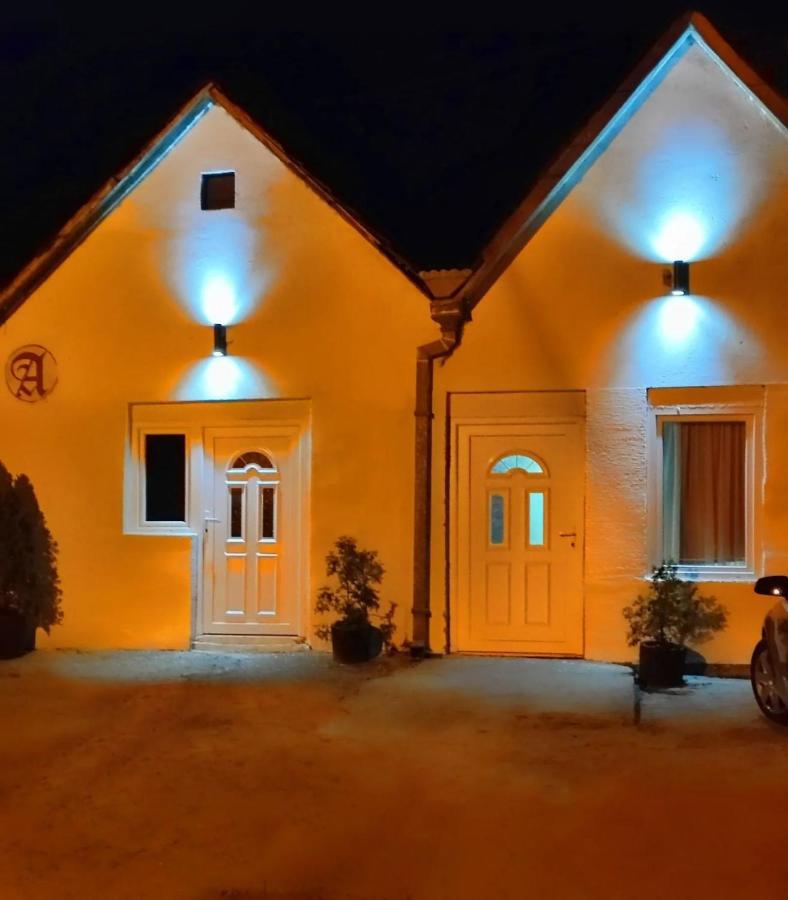 Prenociste Indija Hrvic Apartment Exterior photo